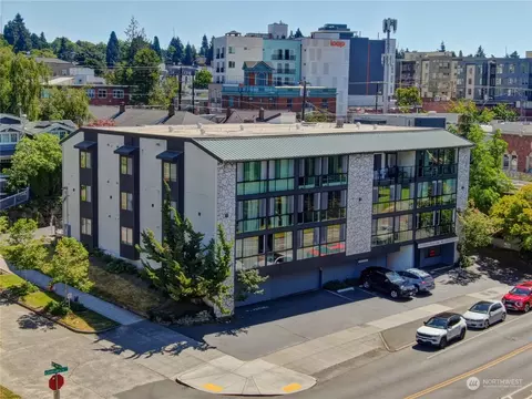 7320 E Green Lake Dr N #303, Seattle, WA 98115