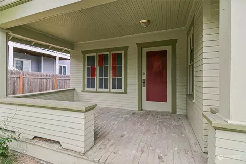 Exterior - 2015 E 14th St, Bremerton, WA 98310 photo 2 of 6