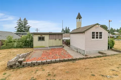 Exterior - 2015 E 14th St, Bremerton, WA 98310 photo 5 of 6