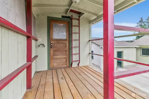 Exterior - 2015 E 14th St, Bremerton, WA 98310 photo 3 of 6