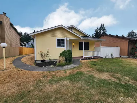 600 Malibu Dr SE, Lacey, WA 98503