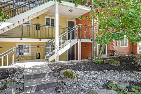 12601 SE 41st Pl #C204, Bellevue, WA 98006