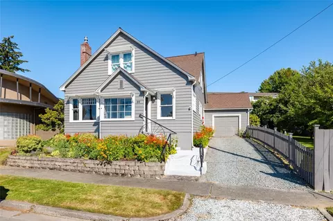 92 S 6th St, Mount Vernon, WA 98274