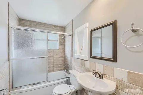 Bath - 931 75th St SE, Everett, WA 98203 photo 1 of 1