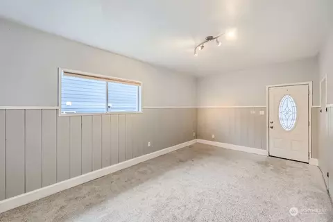 Living - 931 75th St SE, Everett, WA 98203 photo 4 of 4