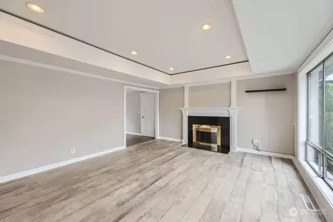 Living - 931 75th St SE, Everett, WA 98203 photo 3 of 4