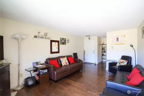 2020 Grant Ave S #M101, Renton, WA 98055