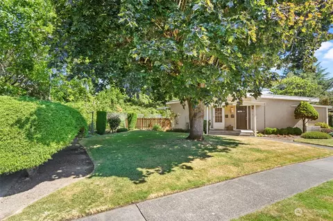 349 7th Pl SE #1, Puyallup, WA 98372
