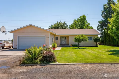 8831 Hillcrest Dr NE, Moses Lake, WA 98837