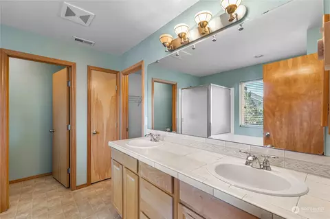 Bath - 809 Williams St NW, Orting, WA 98360 photo 4 of 5