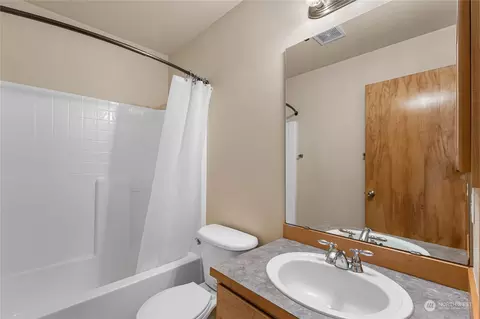 Bath - 809 Williams St NW, Orting, WA 98360 photo 5 of 5