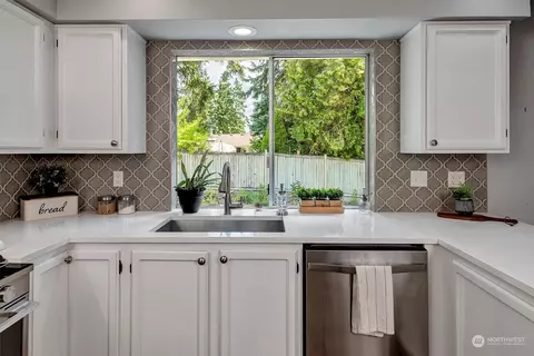 Kitchen - 23821 2nd Ave W, Bothell, WA 98021 photo 2 of 3