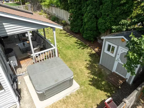 Exterior - 23821 2nd Ave W, Bothell, WA 98021 photo 6 of 7
