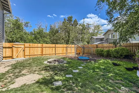 Exterior - 10509 Holly Dr, Everett, WA 98204 photo 6 of 10