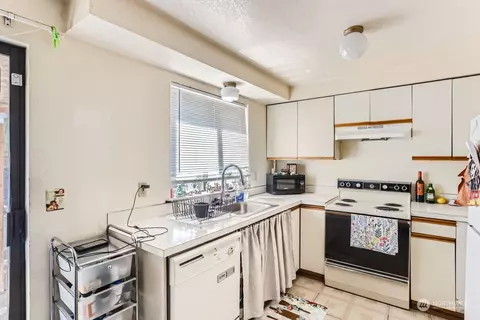 Kitchen - 10509 Holly Dr, Everett, WA 98204 photo 1 of 2