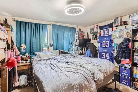 Bedroom - 10509 Holly Dr, Everett, WA 98204 photo 4 of 4