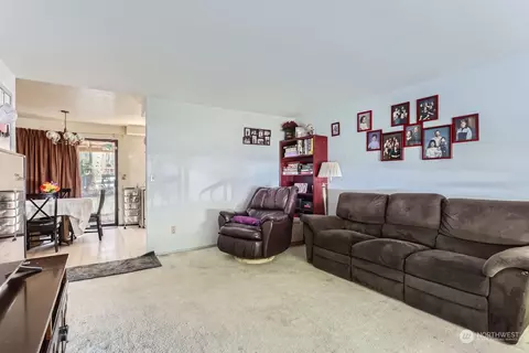 Living - 10509 Holly Dr, Everett, WA 98204 photo 1 of 2