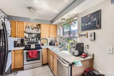 Kitchen - 10509 Holly Dr, Everett, WA 98204 photo 2 of 2