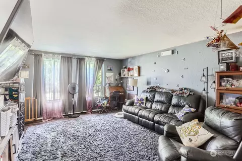 Living - 10509 Holly Dr, Everett, WA 98204 photo 2 of 2