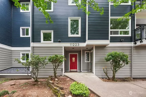 11223 Corliss Ave N #203, Seattle, WA 98133