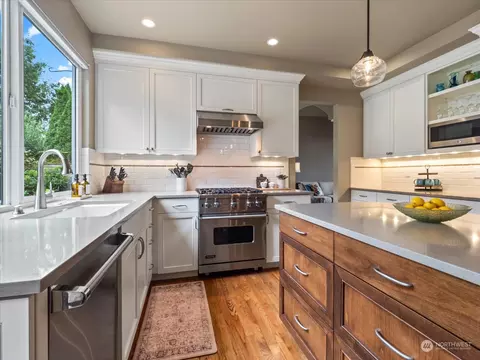 Kitchen - 20209 29th Ave SE, Bothell, WA 98012 photo 4 of 4
