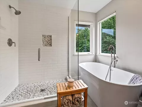 Bath - 20209 29th Ave SE, Bothell, WA 98012 photo 4 of 6