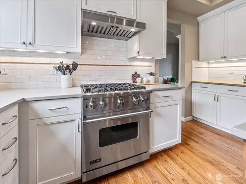 Kitchen - 20209 29th Ave SE, Bothell, WA 98012 photo 3 of 4