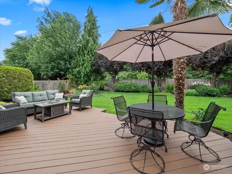 Exterior - 20209 29th Ave SE, Bothell, WA 98012 photo 5 of 7