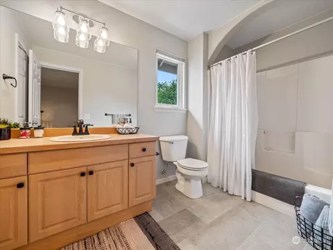 Bath - 20209 29th Ave SE, Bothell, WA 98012 photo 2 of 6