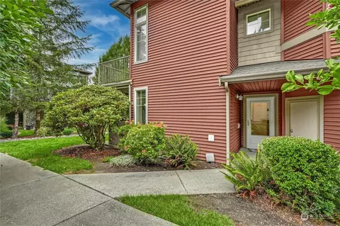 15325 SE 155th Pl #T1, Renton, WA 98058