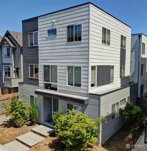 5222 Brooklyn Ave NE, Seattle, WA 98105