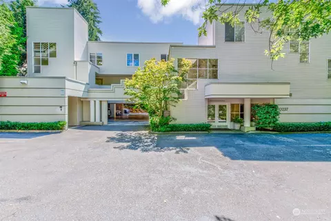 10237 SE 3rd St #9, Bellevue, WA 98004
