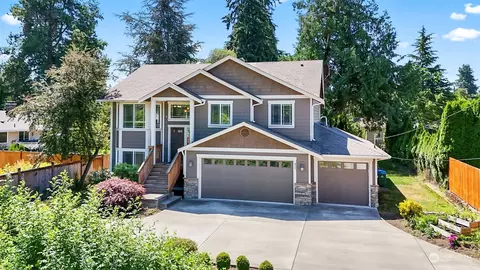 517 N 205th St, Shoreline, WA 98133