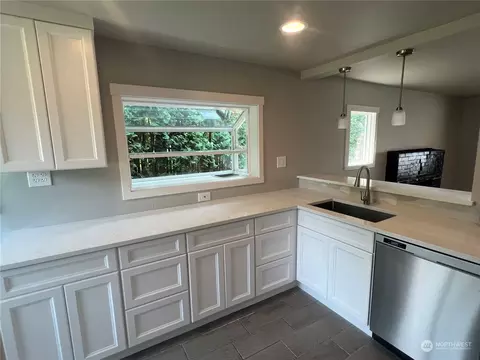 Kitchen - 3335 Porter St, Enumclaw, WA 98022 photo 1 of 2