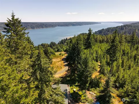 1691 N Colony Surf Dr, Lilliwaup, WA 98555