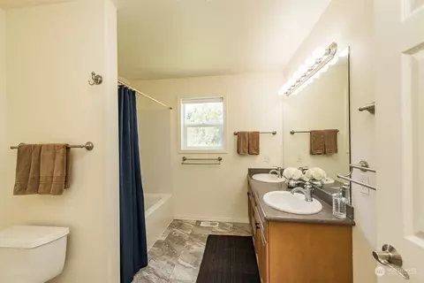 Bath - 322 Ridge View Dr, Sequim, WA 98382 photo 4 of 4