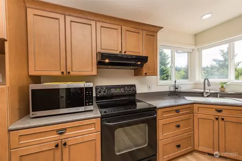 Kitchen - 322 Ridge View Dr, Sequim, WA 98382 photo 4 of 5