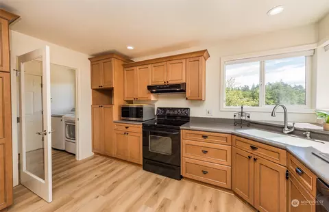 Kitchen - 322 Ridge View Dr, Sequim, WA 98382 photo 2 of 5
