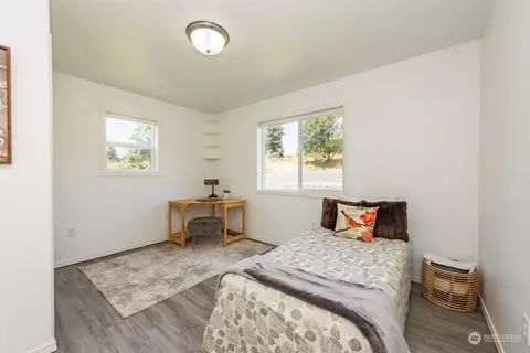 Bedroom - 322 Ridge View Dr, Sequim, WA 98382 photo 4 of 7