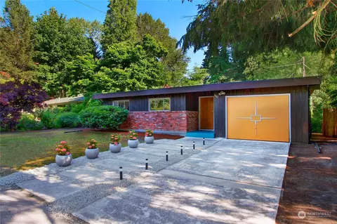 1403 NE 106th St, Seattle, WA 98125