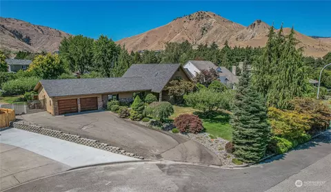 412 Castleview Pl, Wenatchee, WA 98801