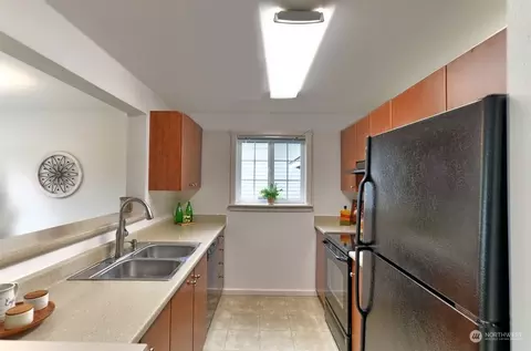 Kitchen - 12404 E Gibson Rd #C104, Everett, WA 98204 photo 2 of 3