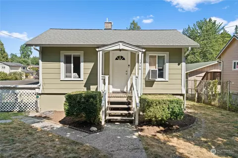 1344 Whitney Ave, Bremerton, WA 98312