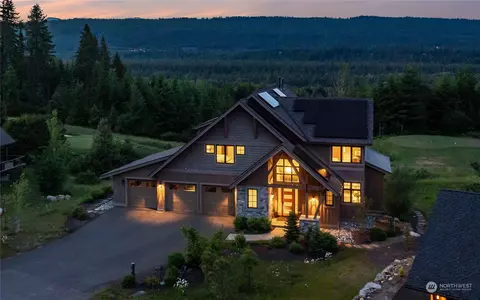 201 Cabin Trail Dr, Cle Elum, WA 98922