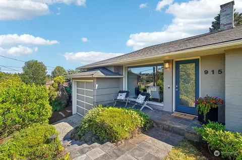 915 NW 105th St, Seattle, WA 98177