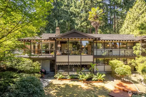 18517 53rd Ave NE, Lake Forest Park, WA 98155