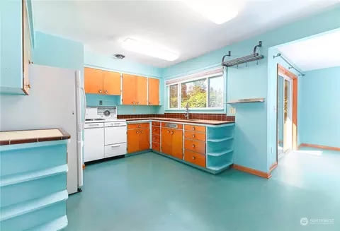 Kitchen - 5117 W View Dr, Everett, WA 98203 photo 1 of 2