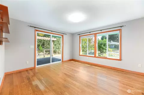 Living - 5117 W View Dr, Everett, WA 98203 photo 5 of 5