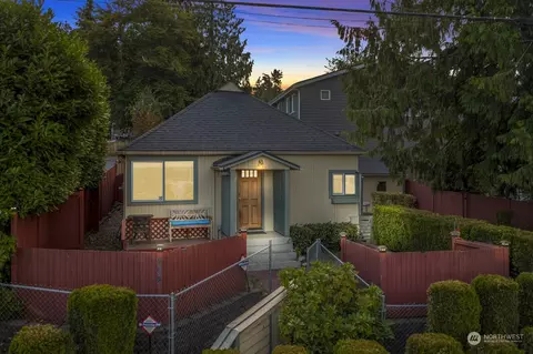 704 E Marine View Dr, Everett, WA 98201