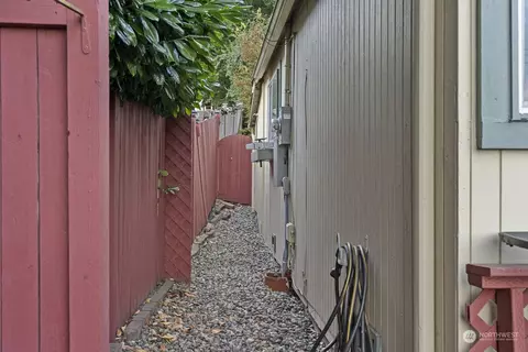 Exterior - 704 E Marine View Dr, Everett, WA 98201 photo 6 of 10
